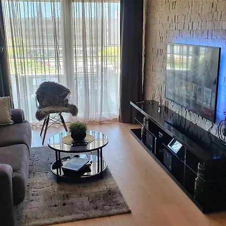 Luxury Apartment 4Seasons With Garage Split Exterior photo